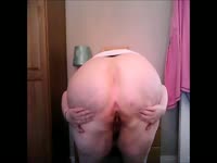 BRITISH BBW SHITS OUT ONE
